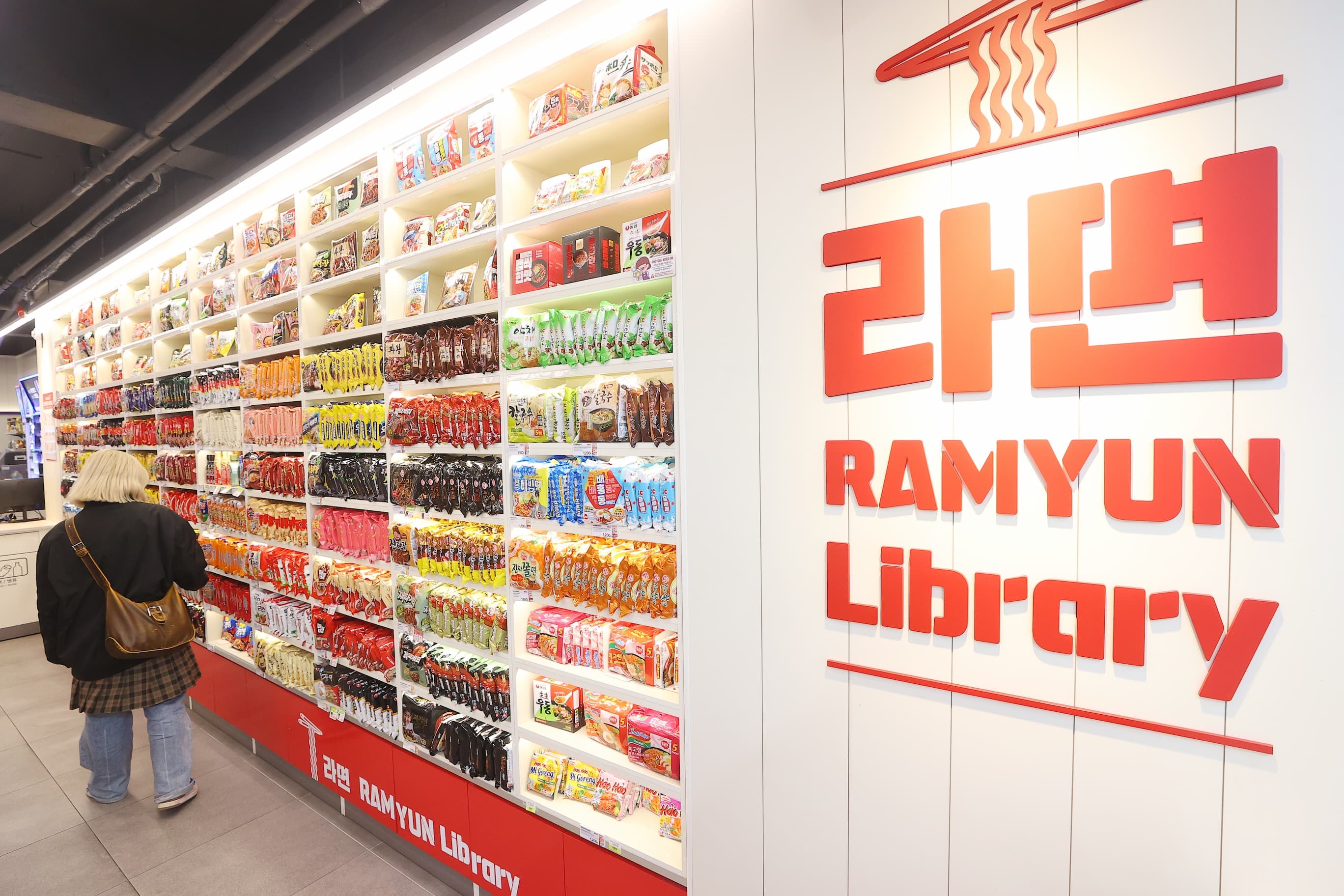 K-푸드 수출 역대 최대, 짝퉁까지 판 친다?