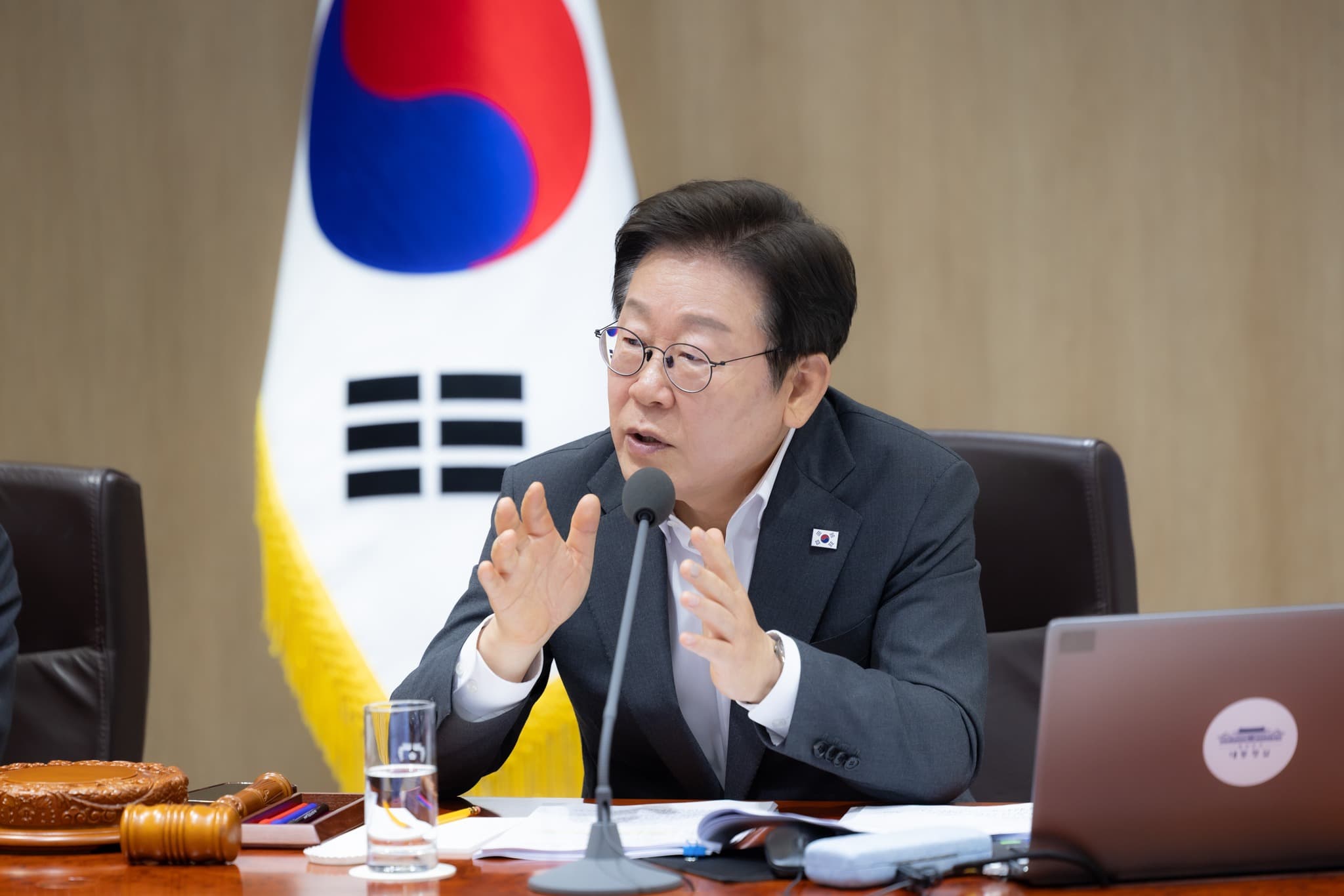 한미 관세 협상 타결, 관세율 15% 내린 대가는?