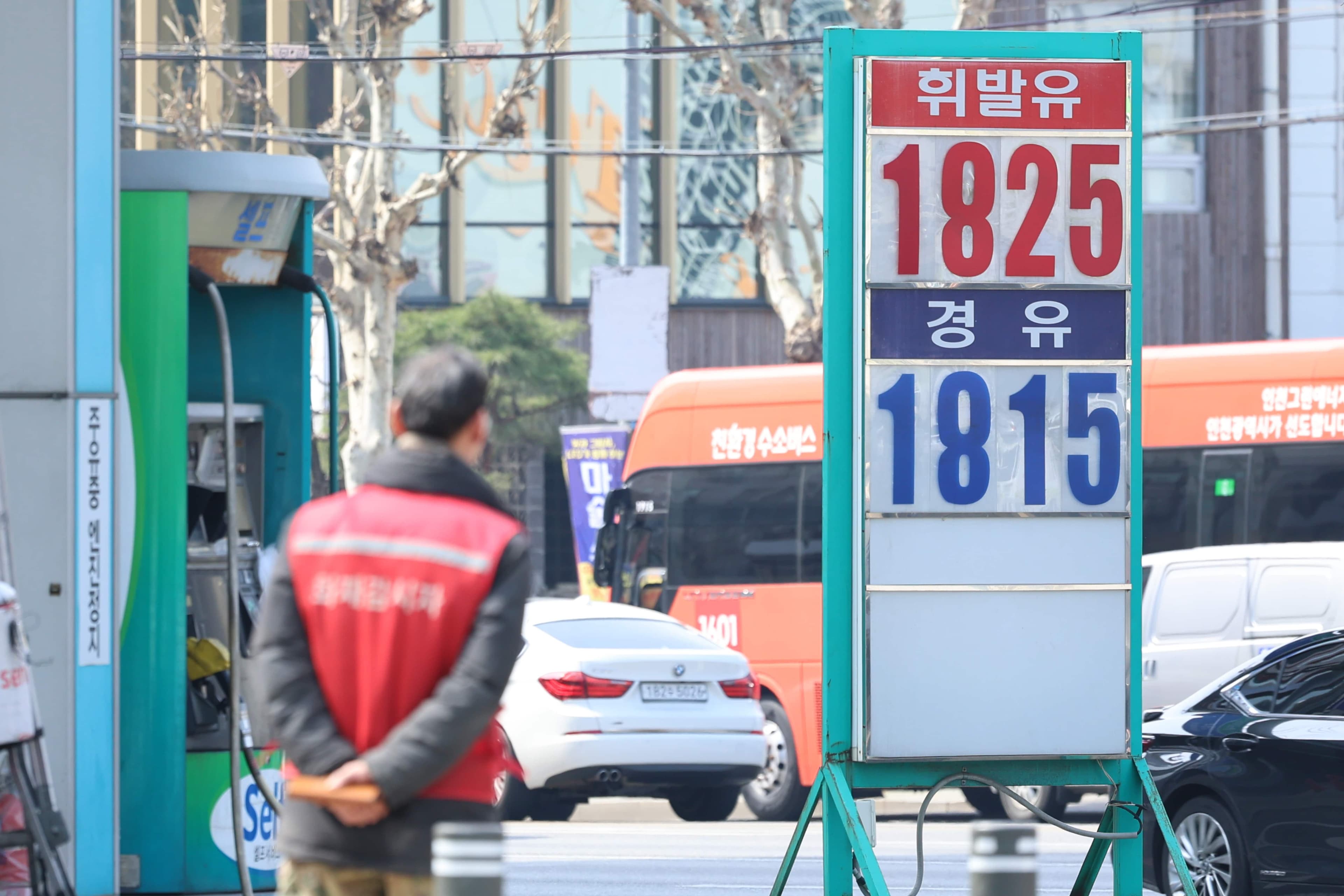 정유 업계, 고유가에 웃을까?