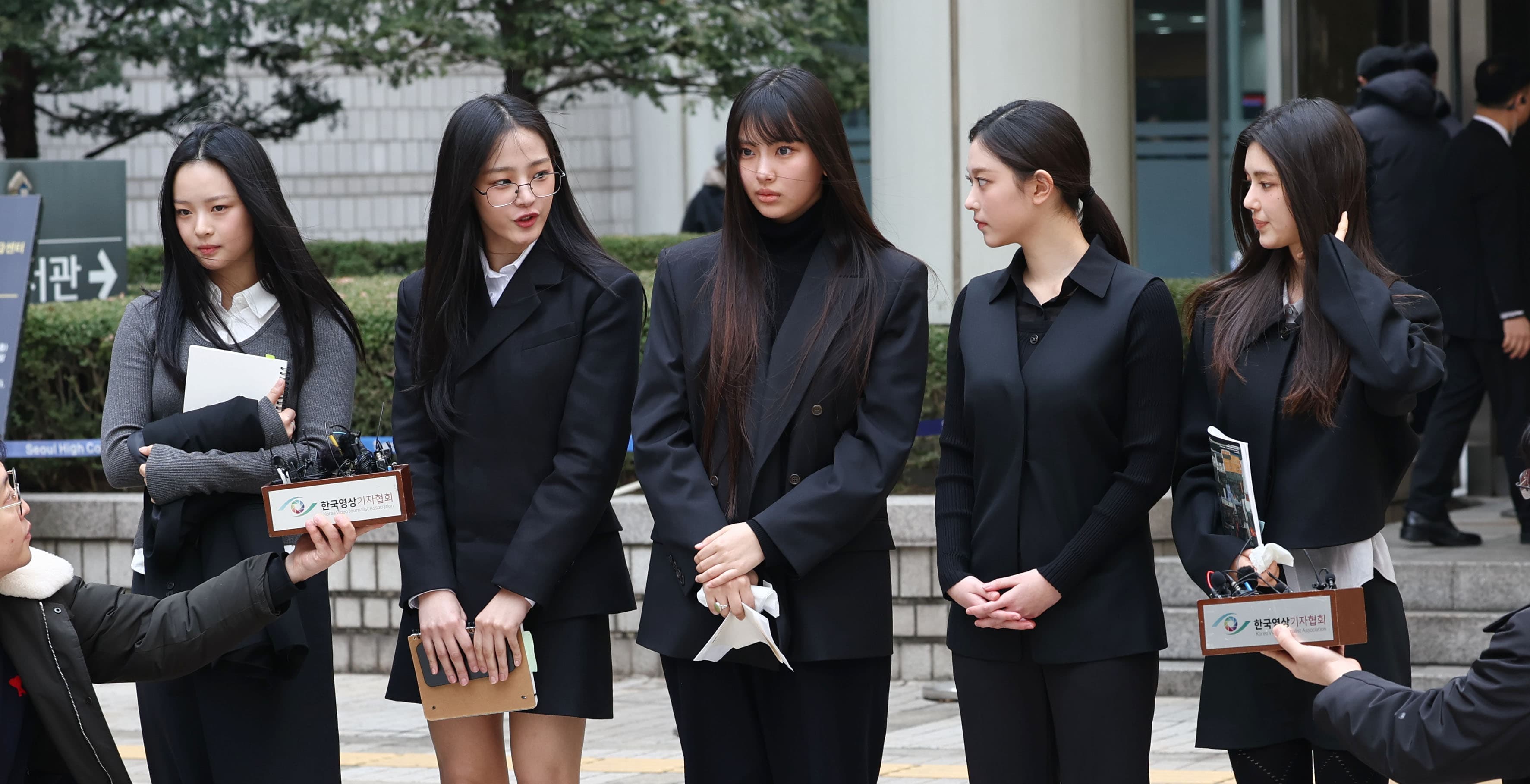 뉴진스 전원 어도어 복귀? 치솟은 하이브 주가