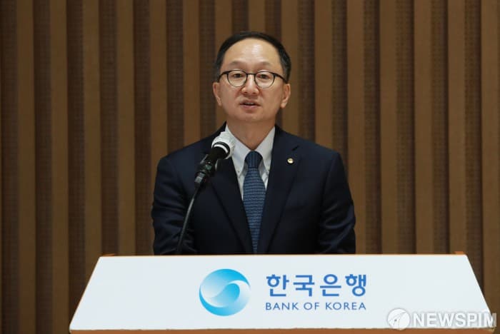 장용성 금통위원, 물가·금융안정 점검해 금리 인상 결정