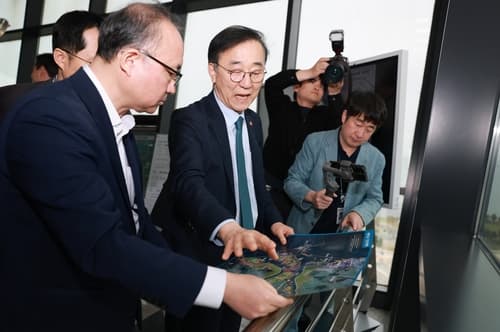 김윤덕 장관, 현대차 투자 새만금 청사진 점검